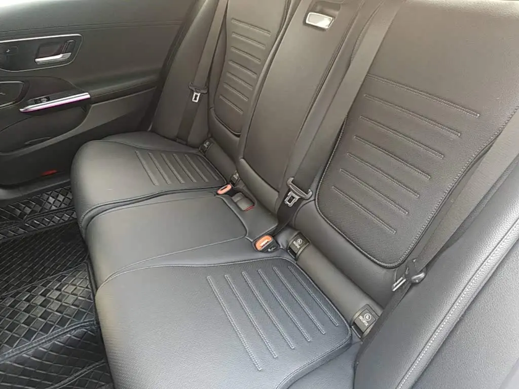 Mercedes-Benz C-Class 2024 — Photo 16/19