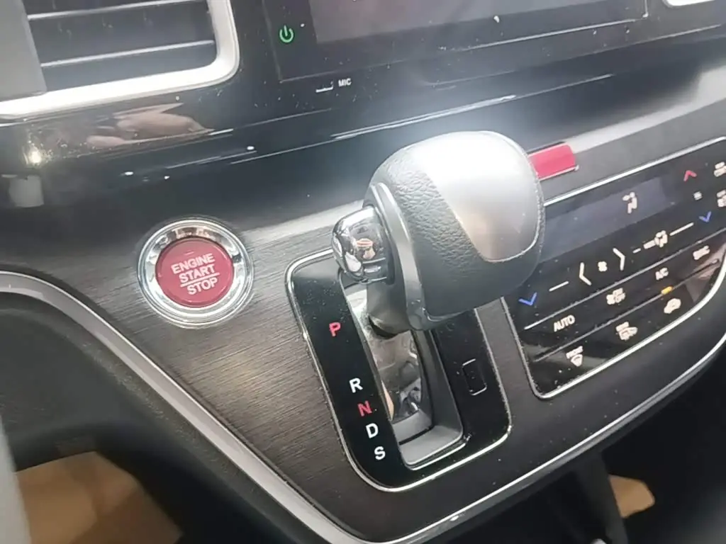 Honda Elysion 2017 — Şəkil 10/20