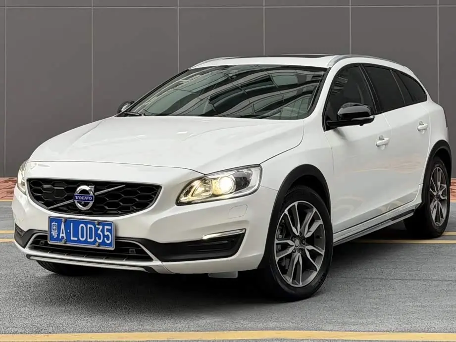Volvo V60 2018 — Фото 1/12