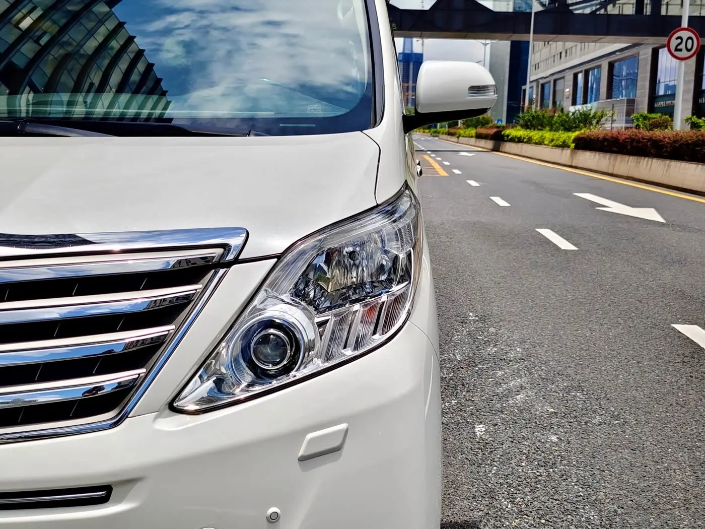 Toyota Alphard 2012 — Photo 17/19