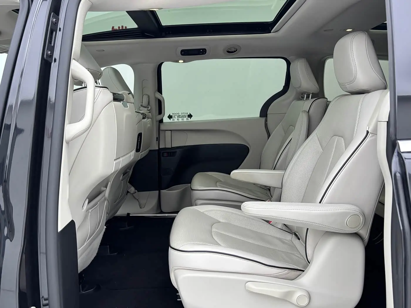 Chrysler Grand Caravan PHEV 2020 — Şəkil 14/18