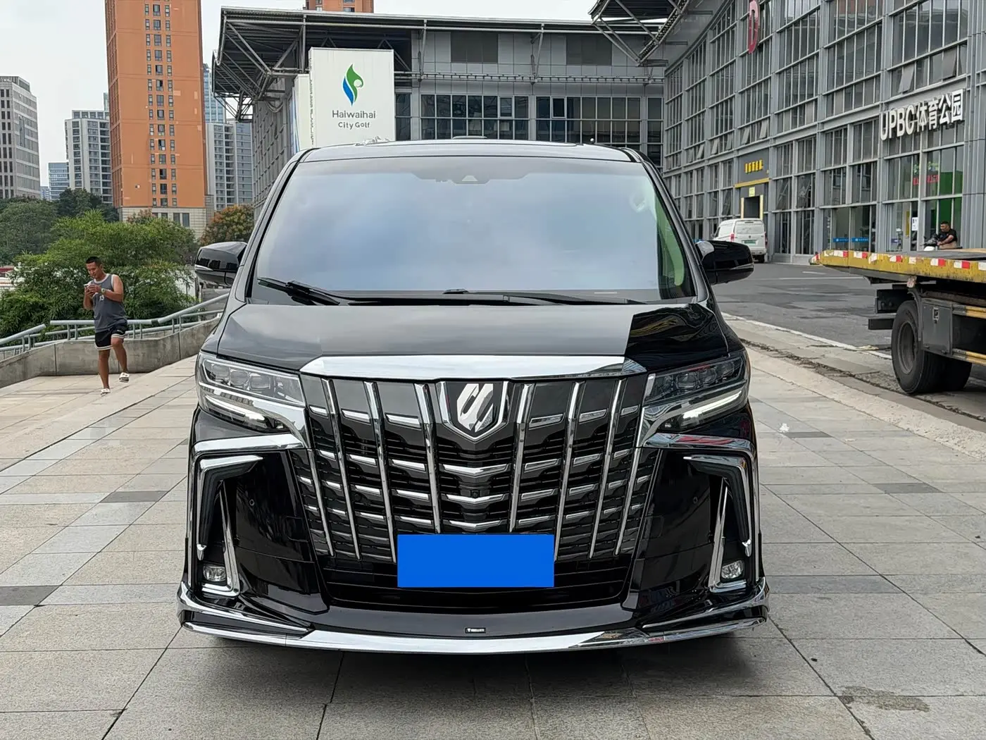 Toyota Vellfire 2022 — Photo 2/13