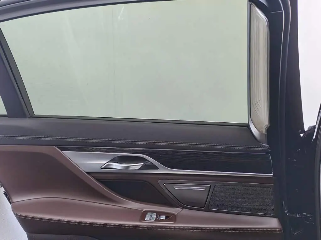 BMW 7 Series 2016 — Photo 18/20