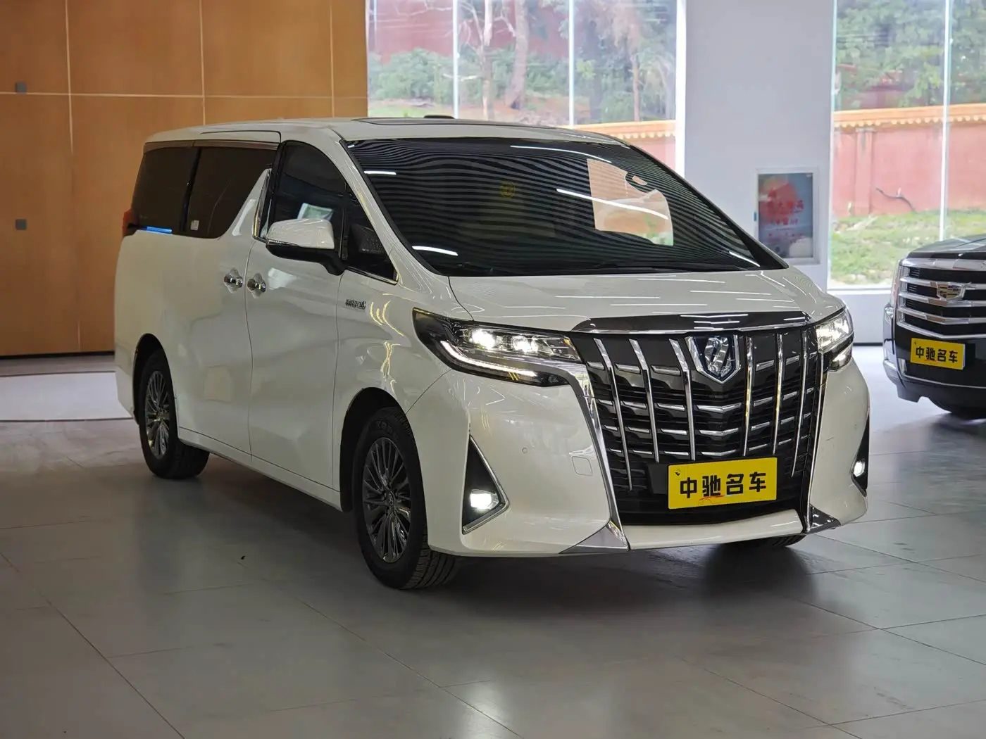 Toyota Alphard 2021 — Фото 2/20