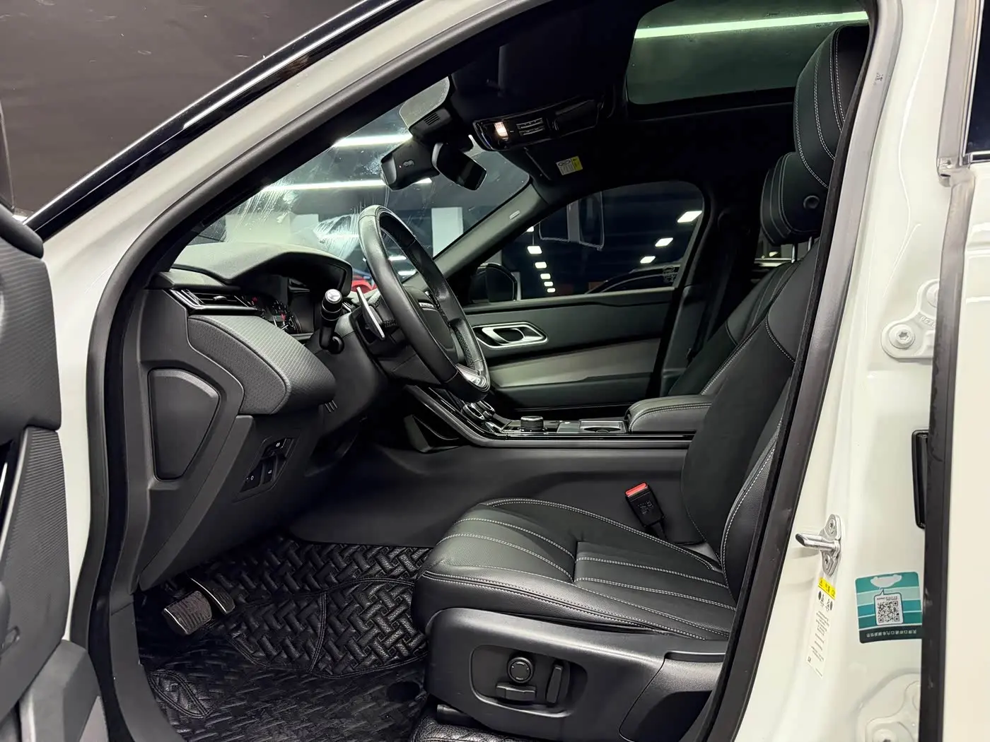 Land Rover Range Rover Velar 2020 — Фото 4/20