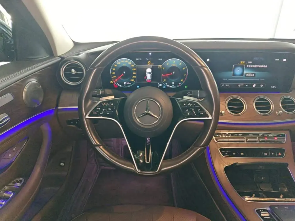 Mercedes-Benz E-Class 2021 — Photo 11/20