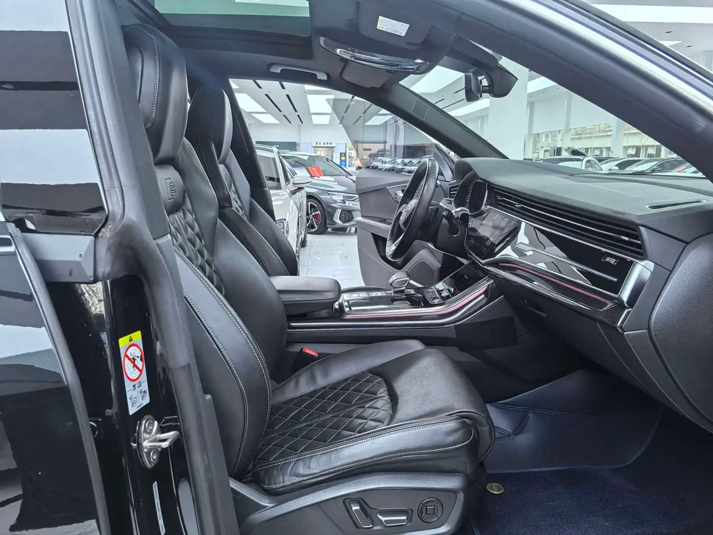Audi Q8 2022 — Photo 12/15
