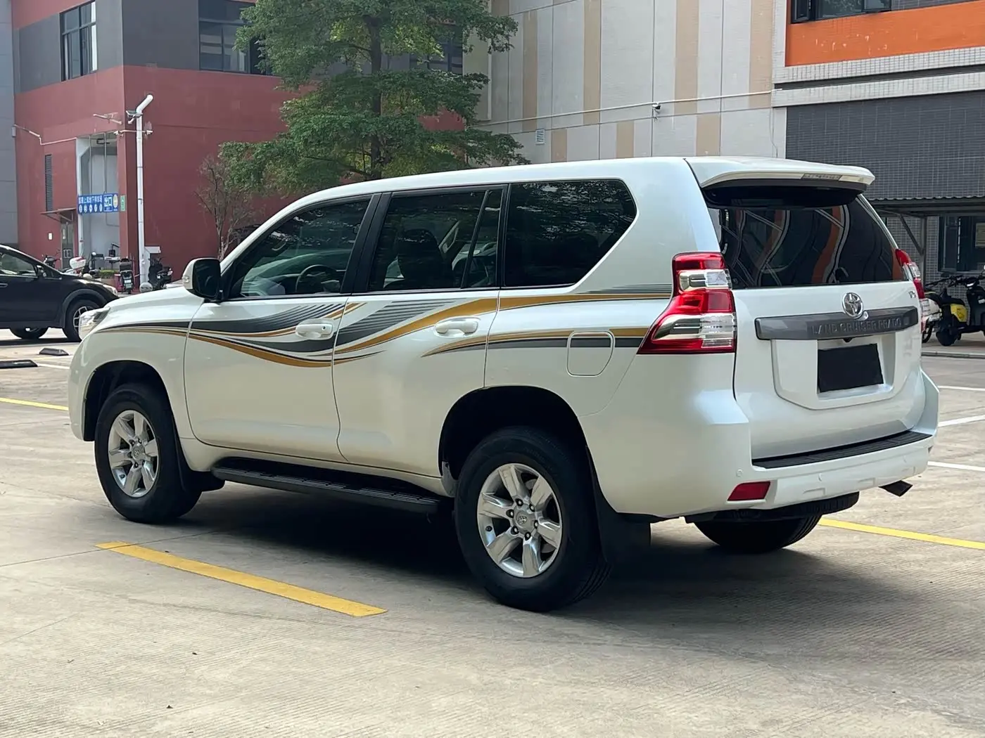 Toyota Prado 2014 — Photo 3/18