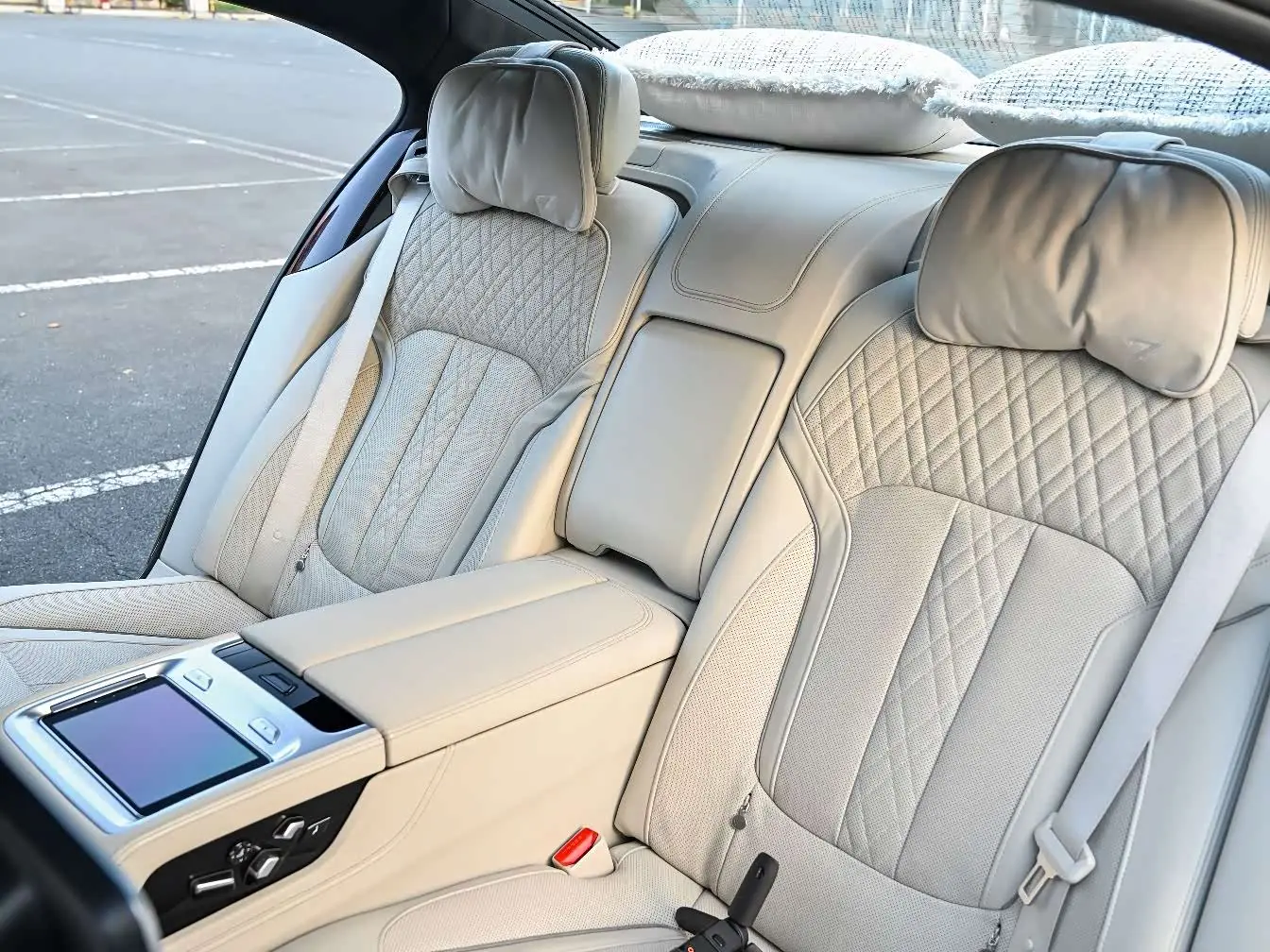 BMW 7 Series 2015 — Photo 8/19