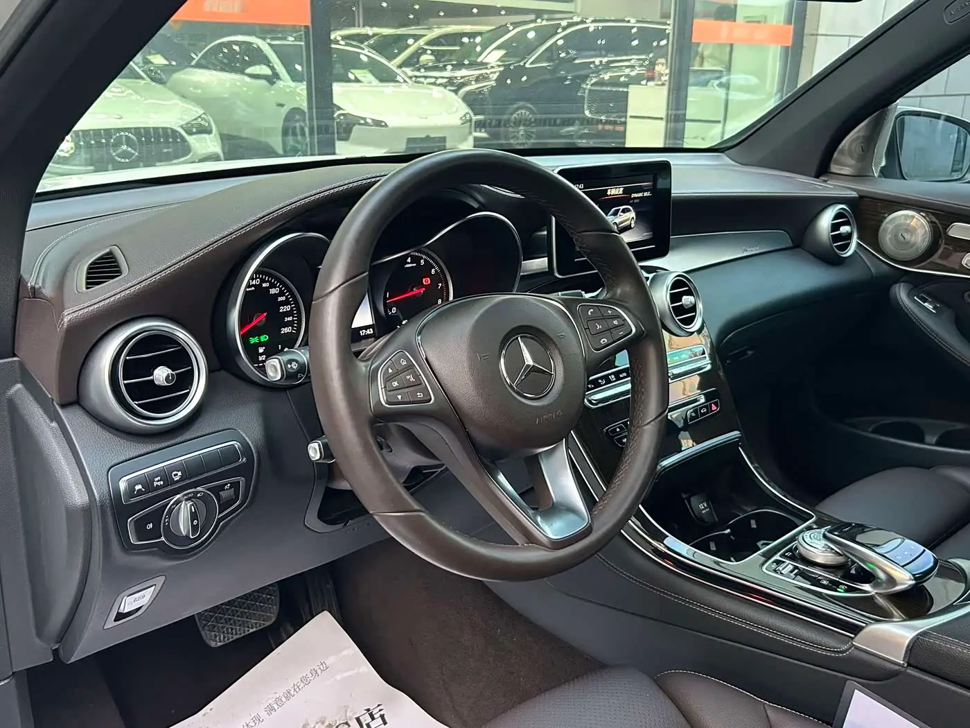 Mercedes-Benz GLC 2018 — Фото 10/15