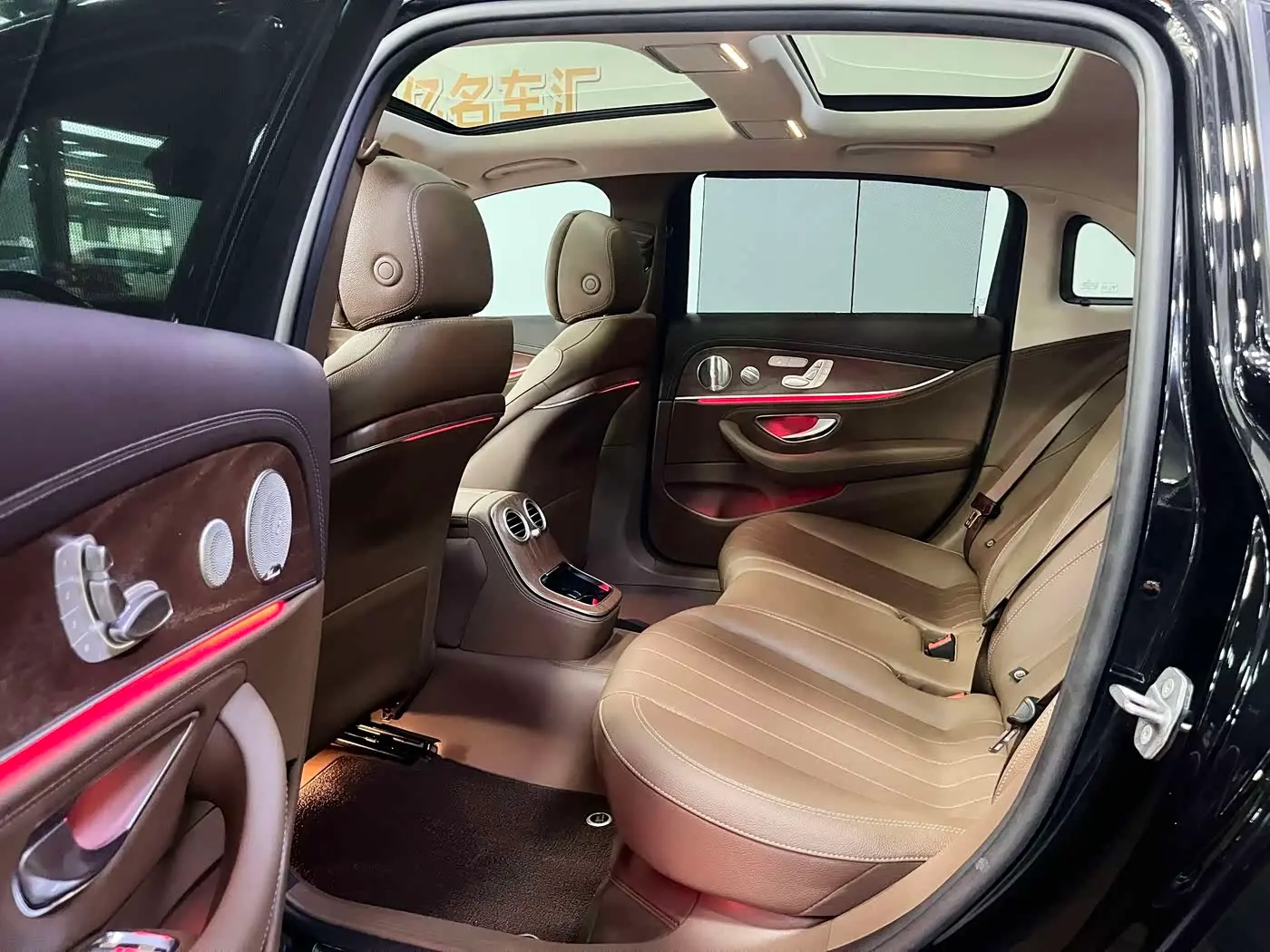 Mercedes-Benz E-Class 2023 — Photo 8/14