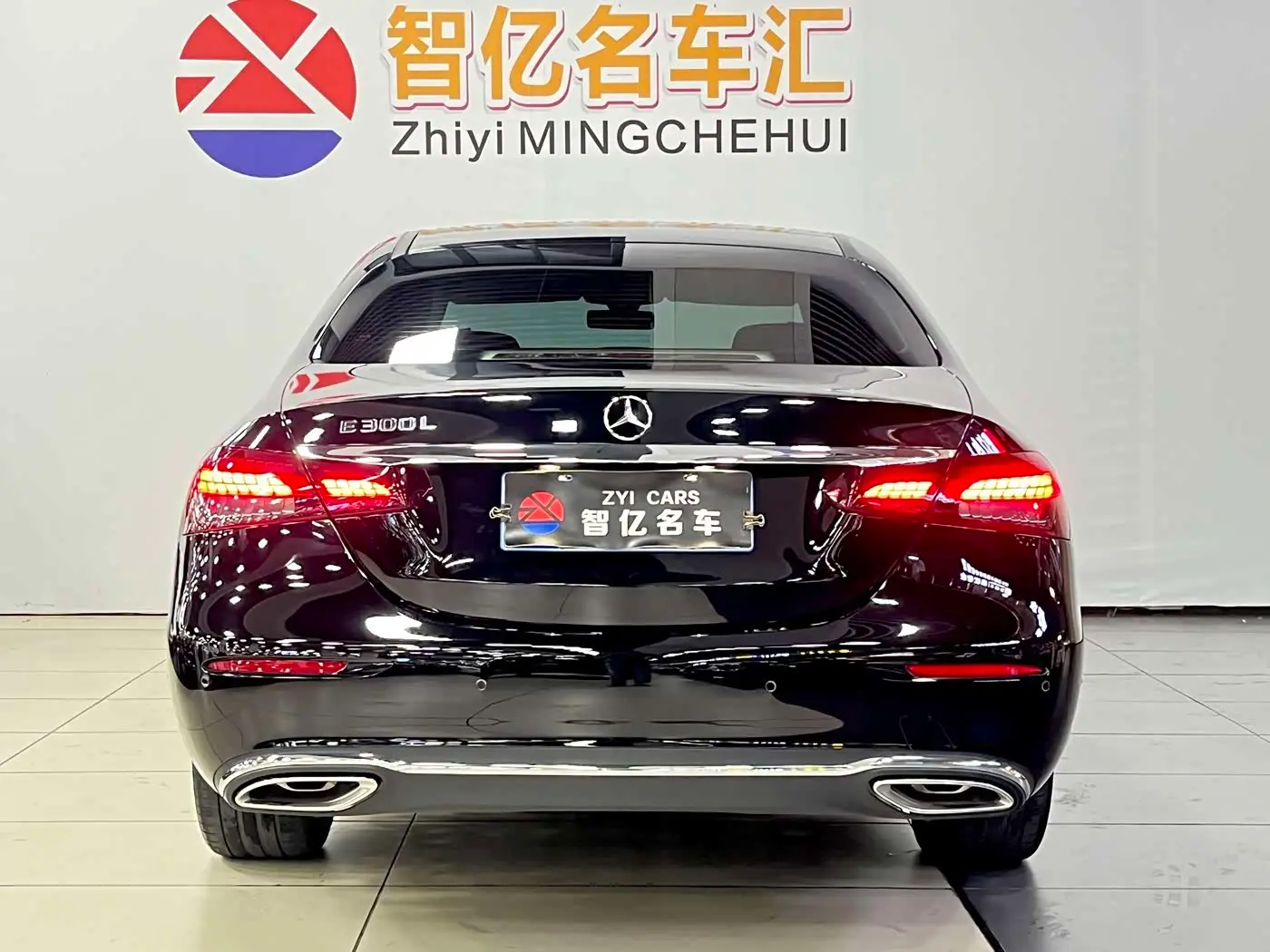 Mercedes-Benz E-Class 2023 — Photo 10/14