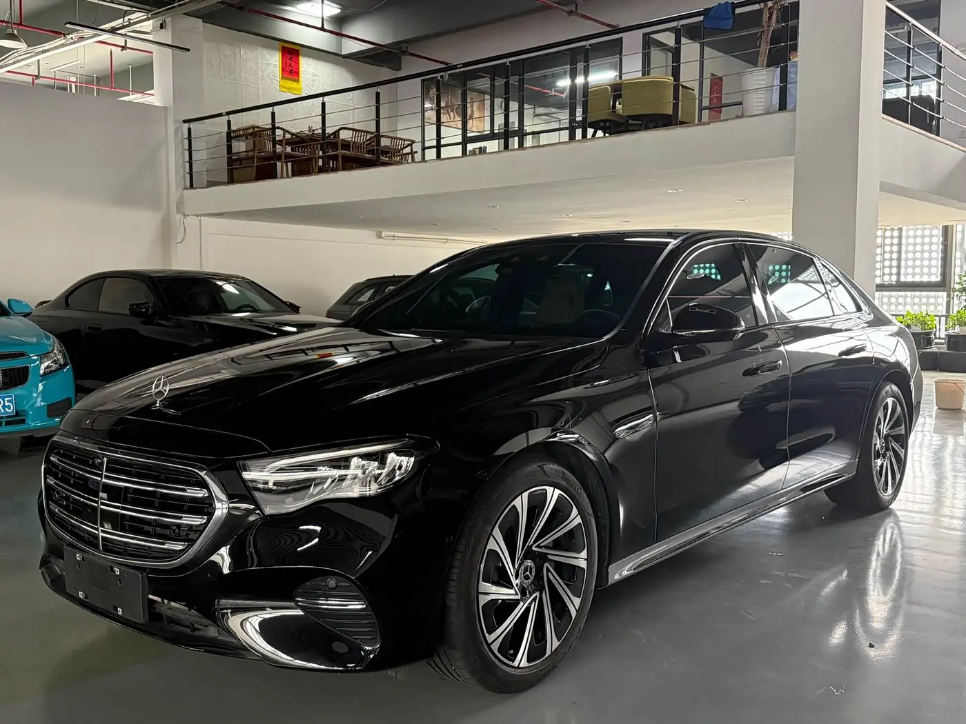 Mercedes-Benz E-Class 2025 — Photo 1/18