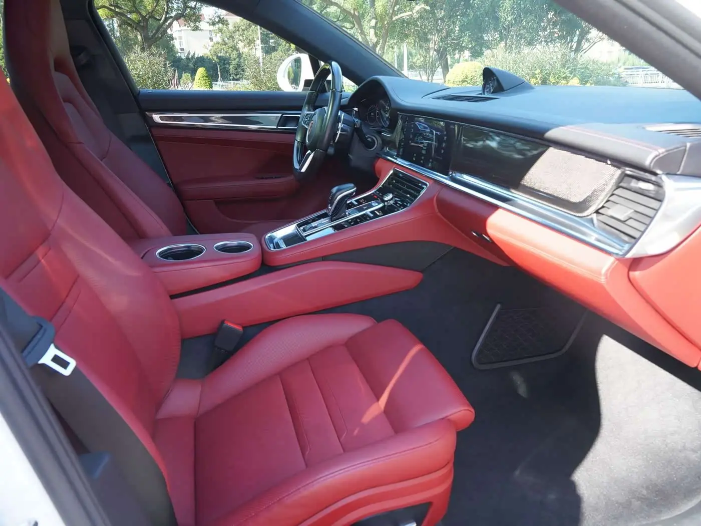 Porsche Panamera New Energy 2020 — Photo 7/19