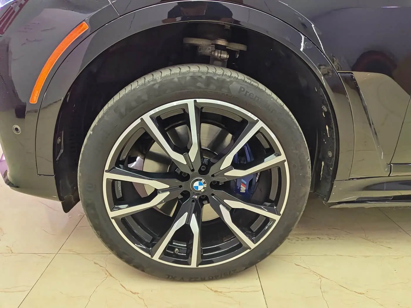 BMW X7 2020 — Photo 8/18