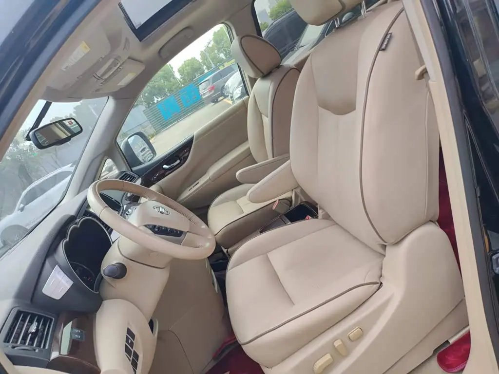 Nissan Quest 2015 — Photo 11/20