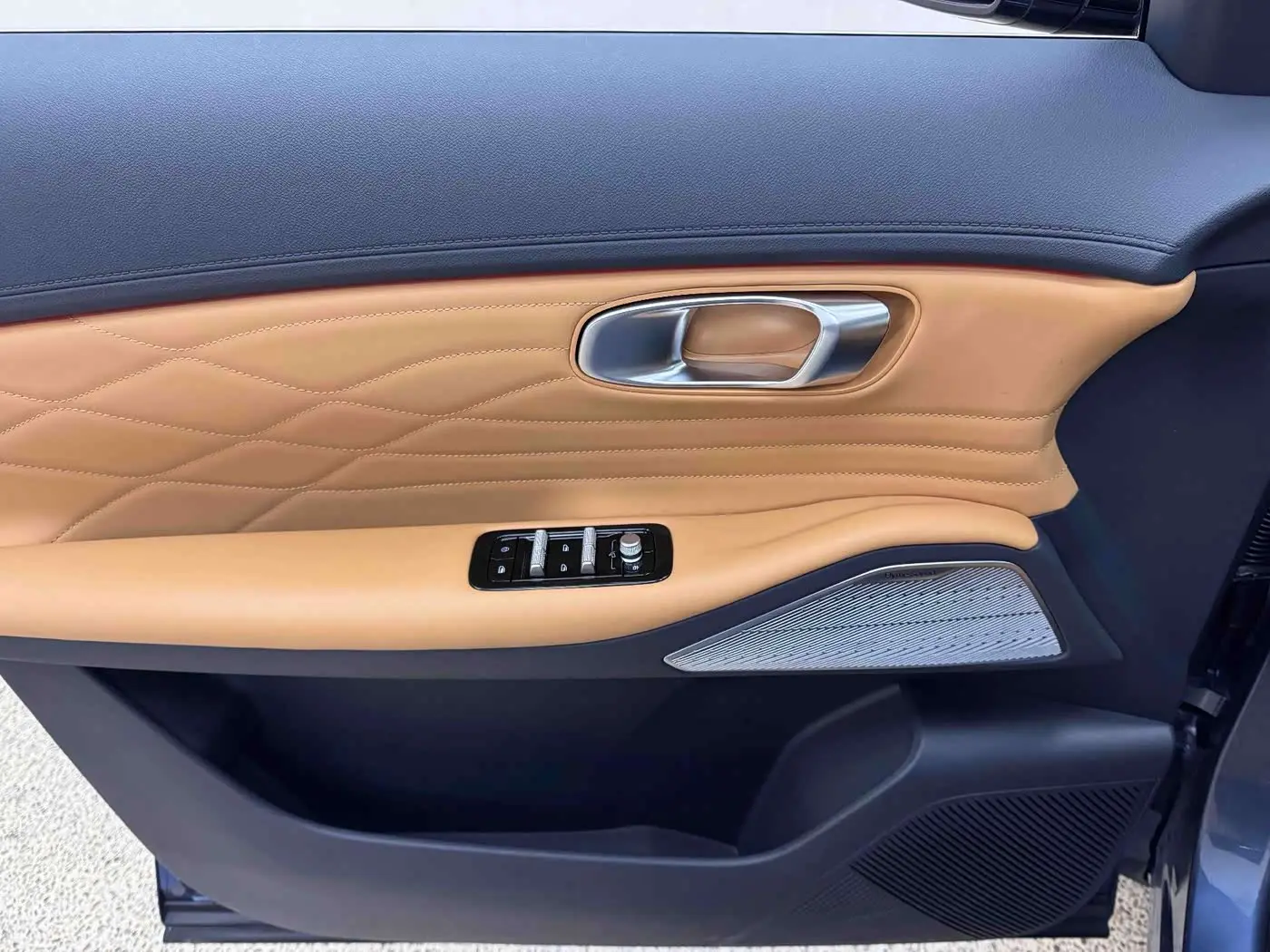 Geely Galaxy Galaxy Starship 7 EM-i 2024 — Photo 8/20