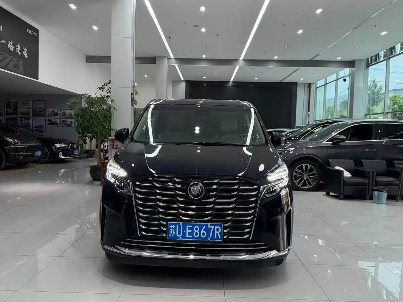 Buick GL8 2023 — Photo 2/16