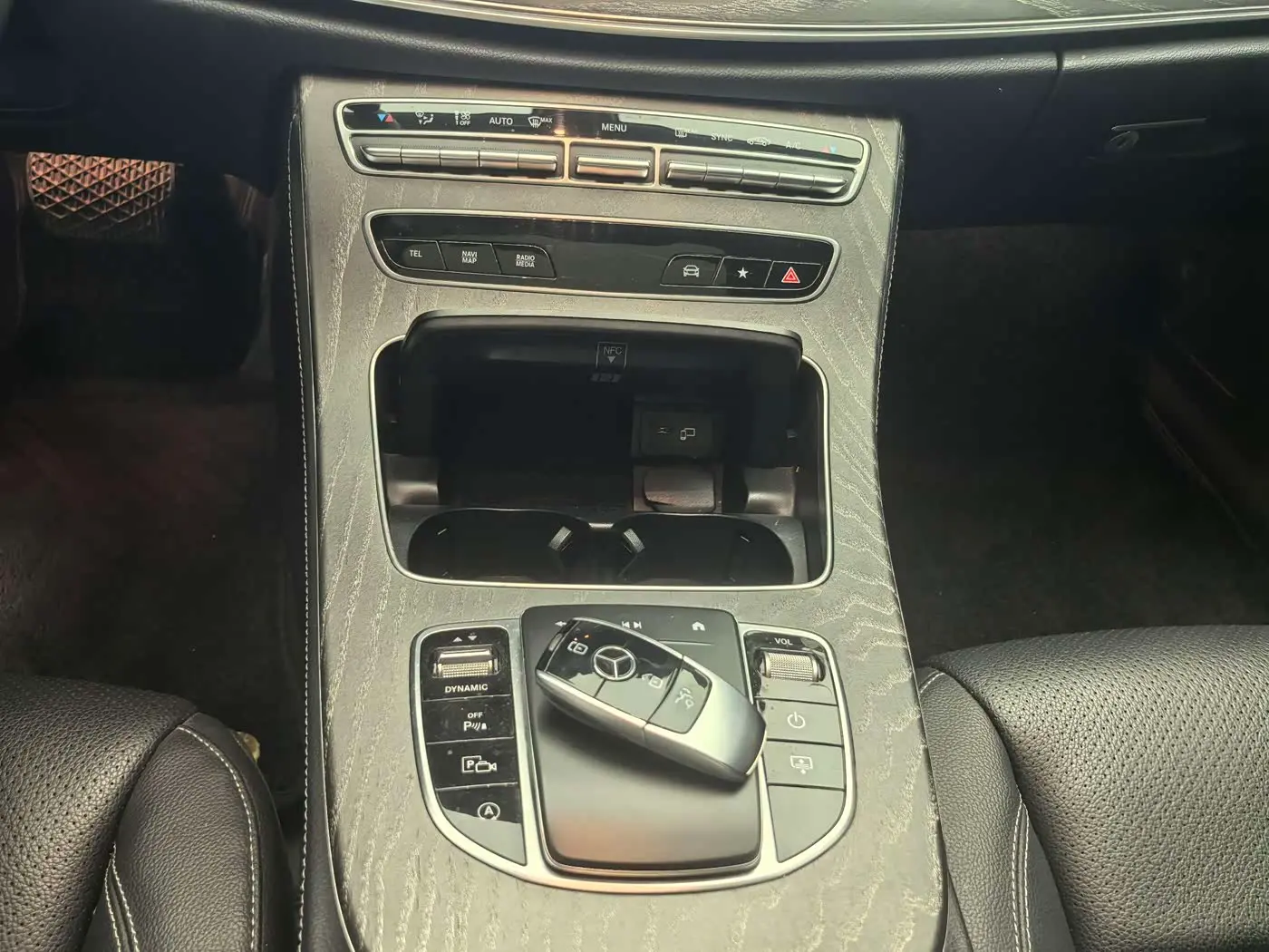 Mercedes-Benz E-Class 2023 — Фото 16/20