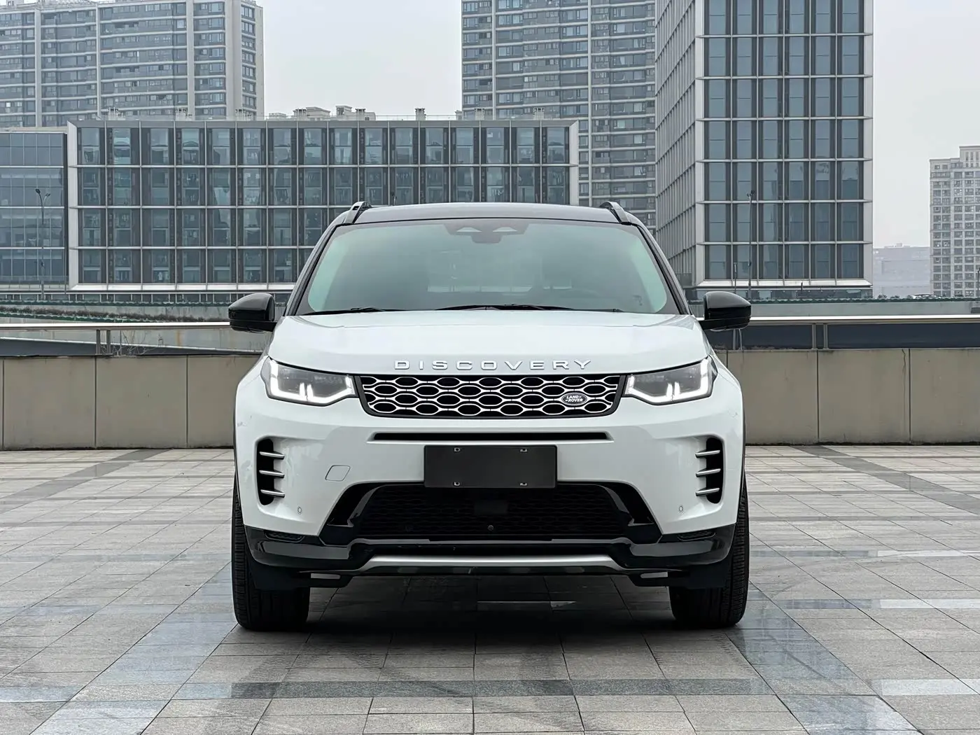 Land Rover Discovery Sport 2024 — Фото 2/20