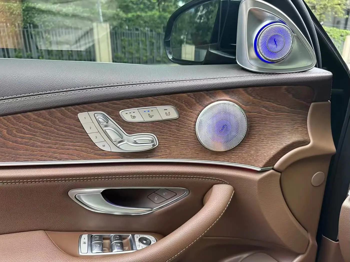 Mercedes-Benz E-Class 2023 — Photo 11/12