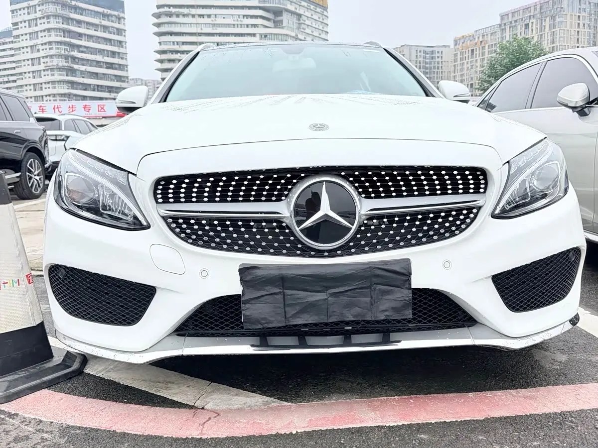 Mercedes-Benz C-Class 2018 — Photo 1/15