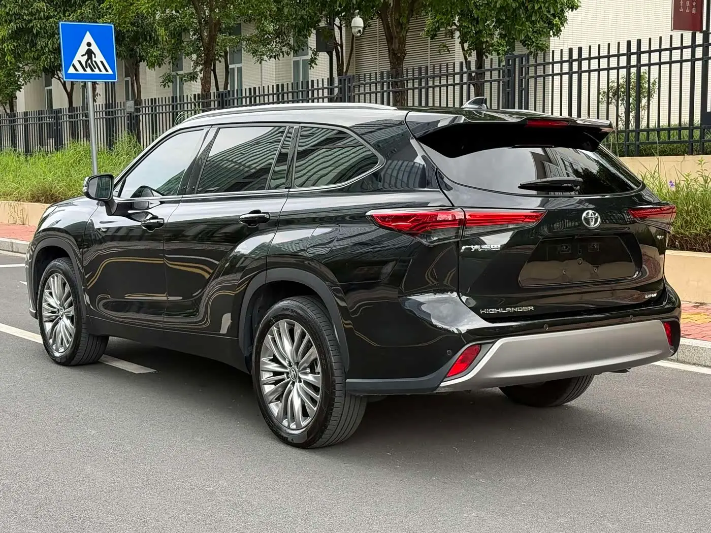 Toyota Highlander 2025 — Şəkil 17/18