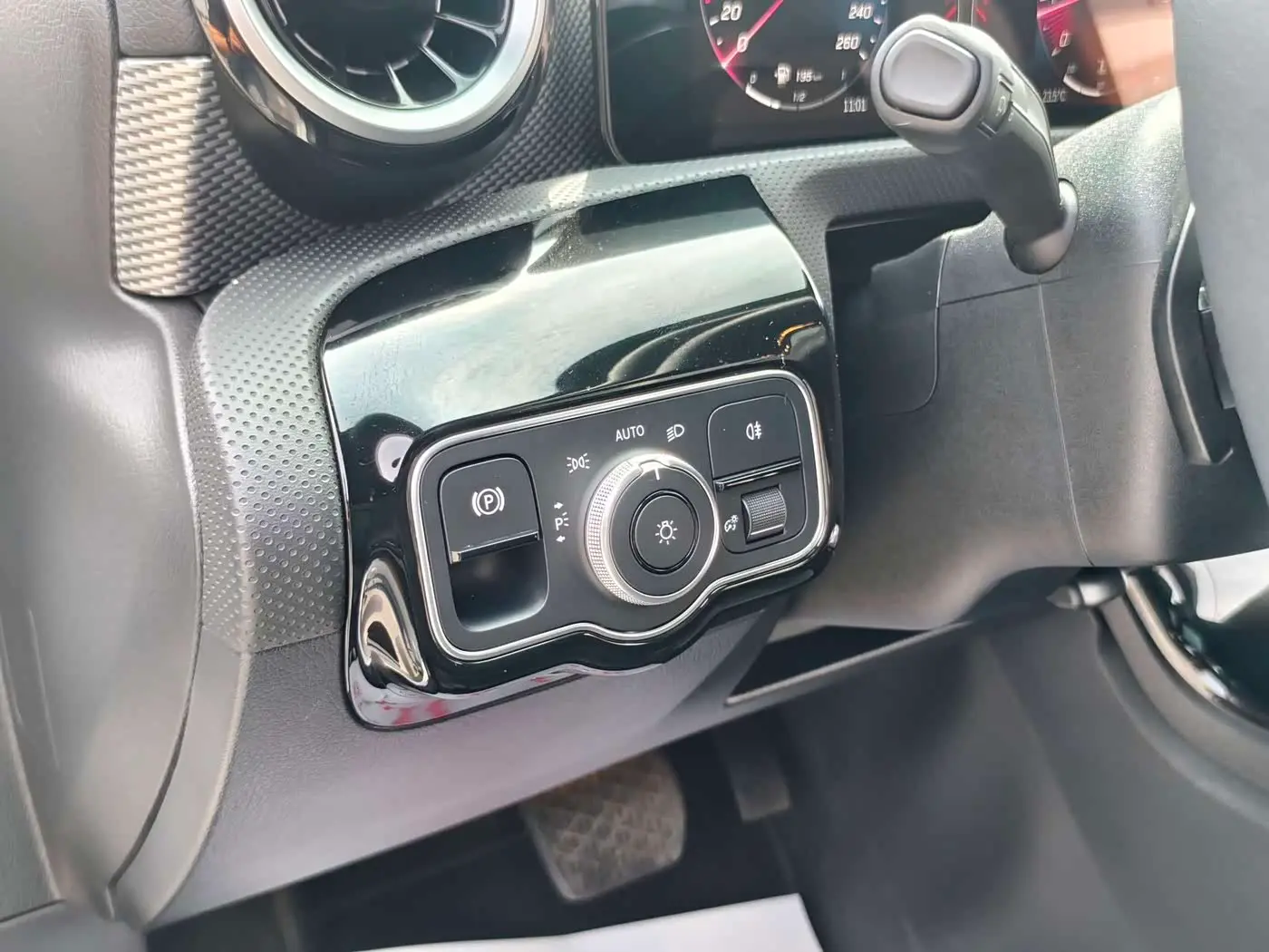 Mercedes-Benz A-Class 2023 — ფოტო 17/20