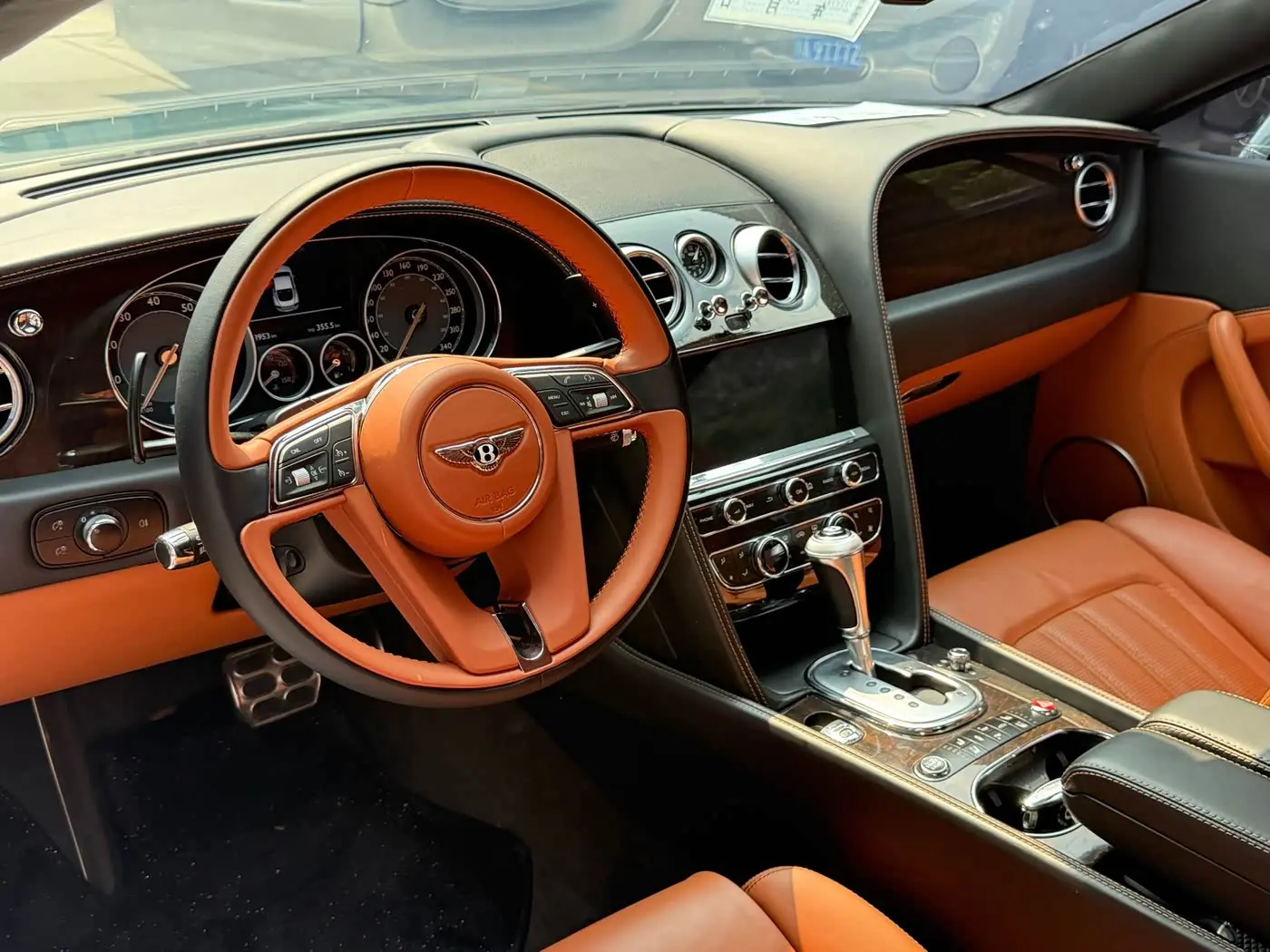 Bentley Continental 2015 — Фото 5/13