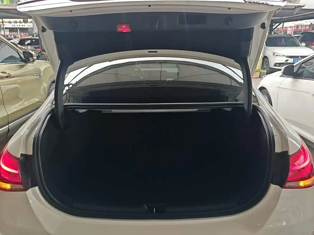 Mercedes-Benz A-Class 2019 — Şəkil 18/19