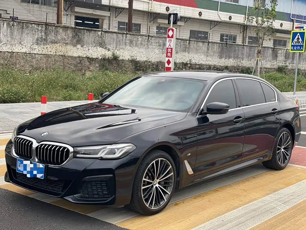 BMW 5 Series 2022 — Photo 1/15