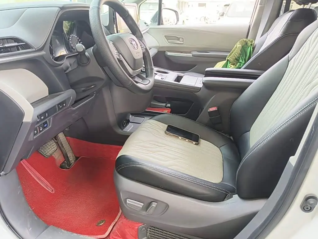 Toyota Sienna 2022 — Photo 14/19