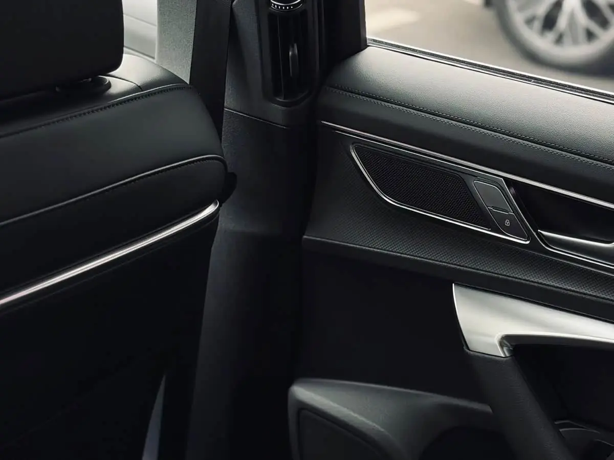 Audi A6L 2025 — Photo 9/12
