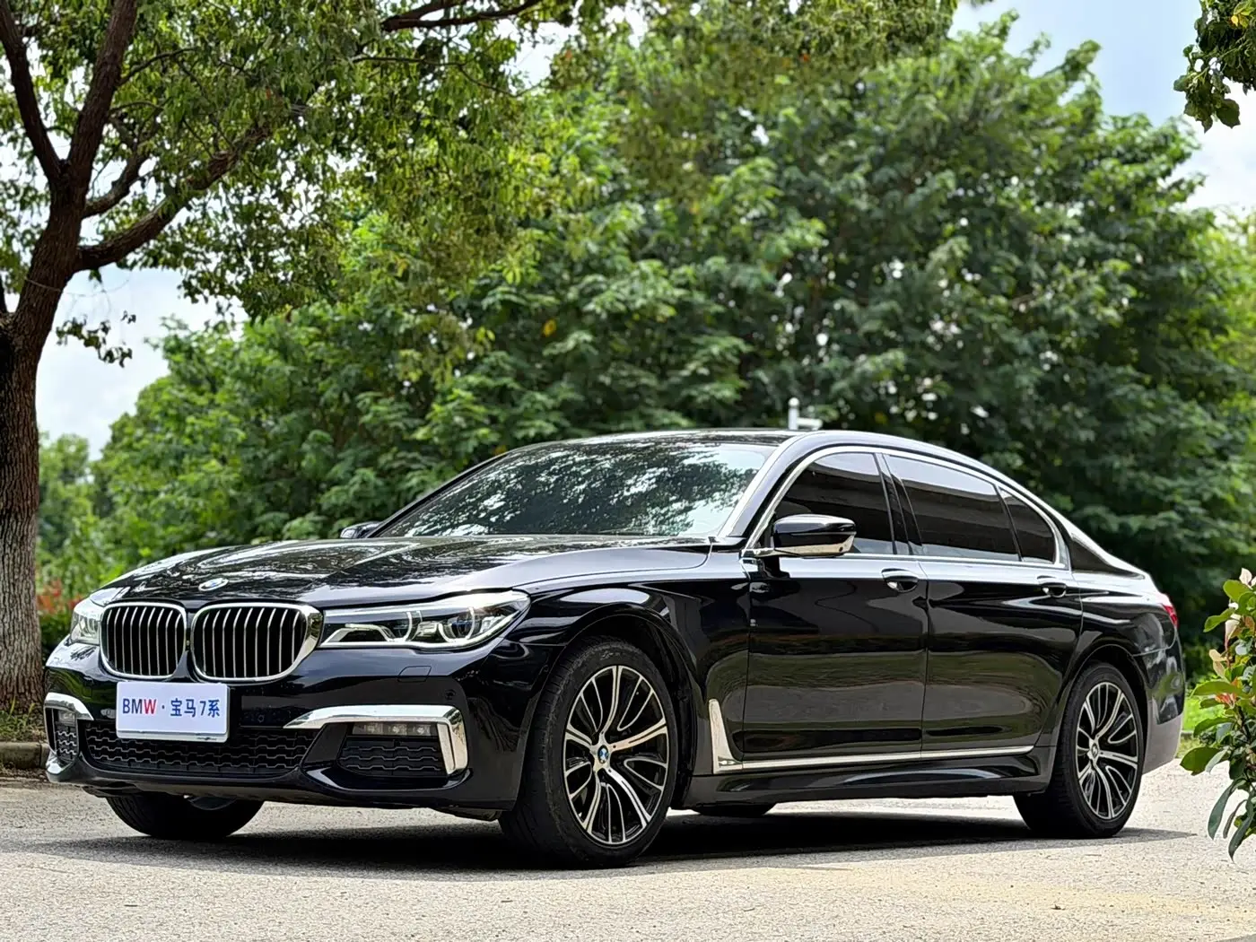 BMW 7 Series 2018 — Фото 1/19