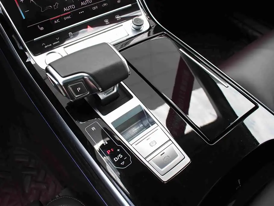 Audi A8 2020 — ფოტო 16/18