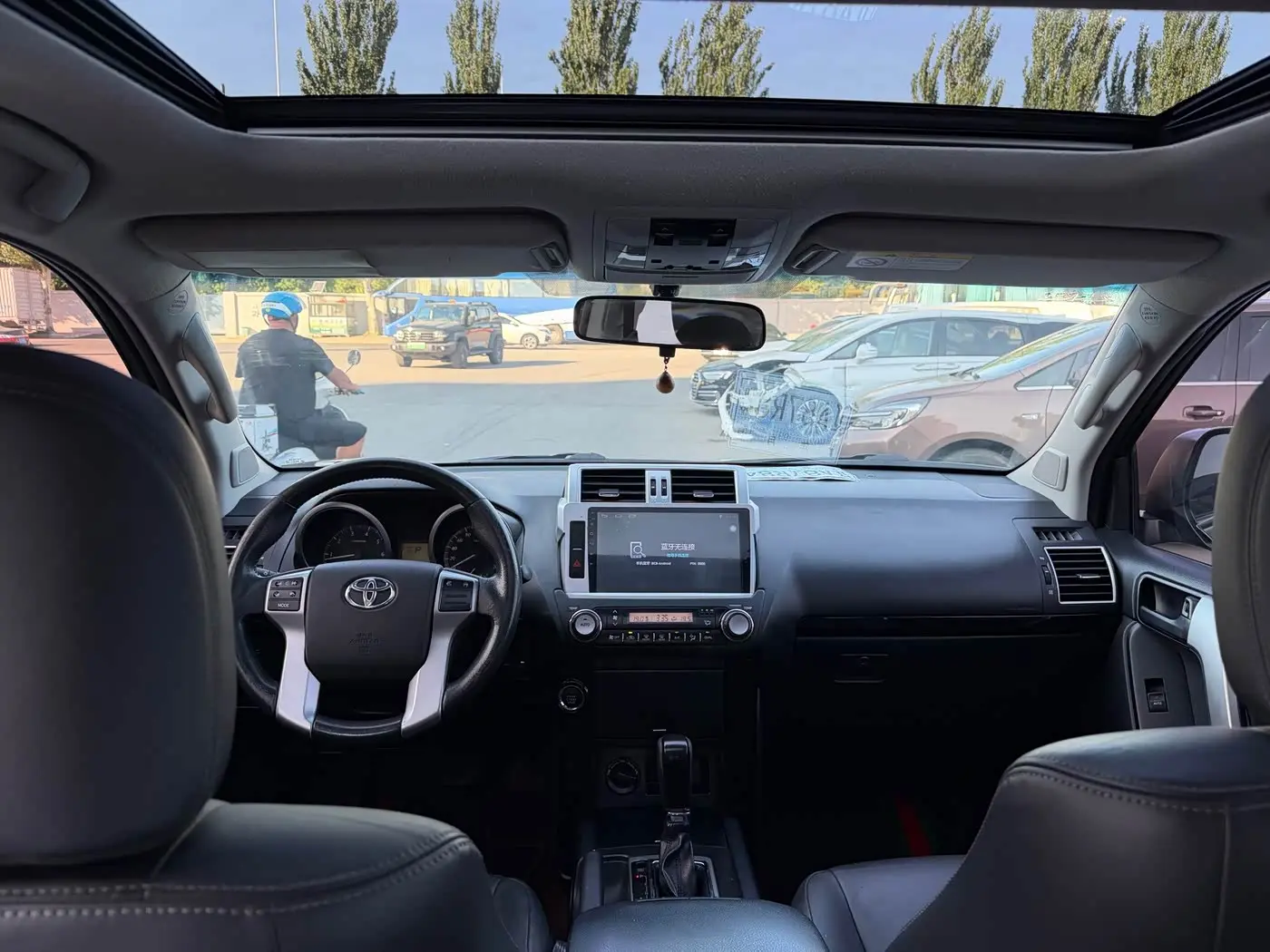 Toyota Prado 2017 — Photo 5/20