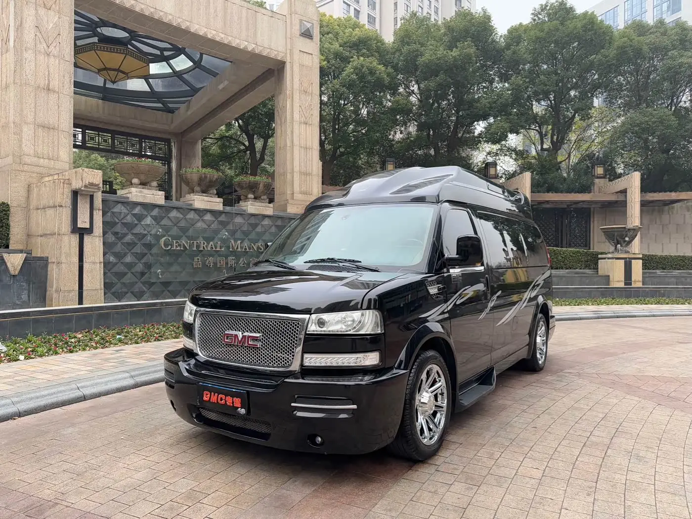 GMC Savana 2017 — Photo 1/20