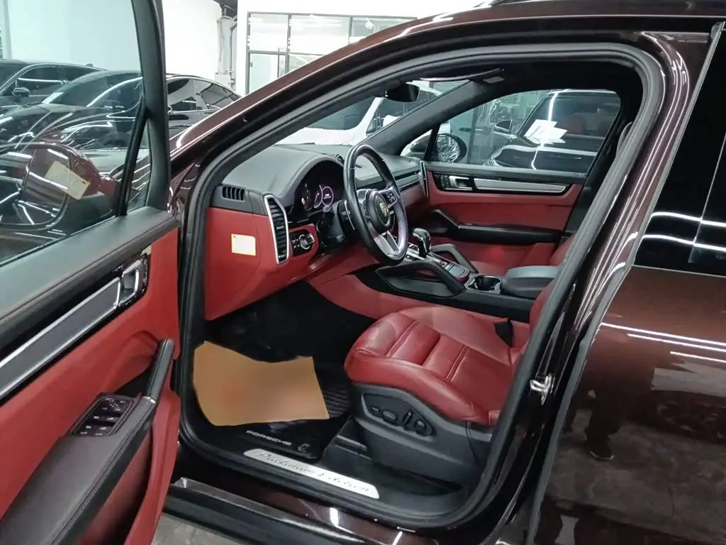 Porsche Cayenne 2023 — Photo 10/11