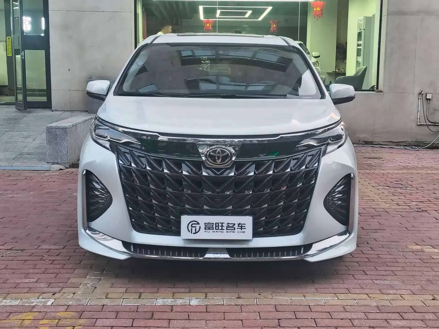 Toyota Granvia 2024 — Photo 2/20