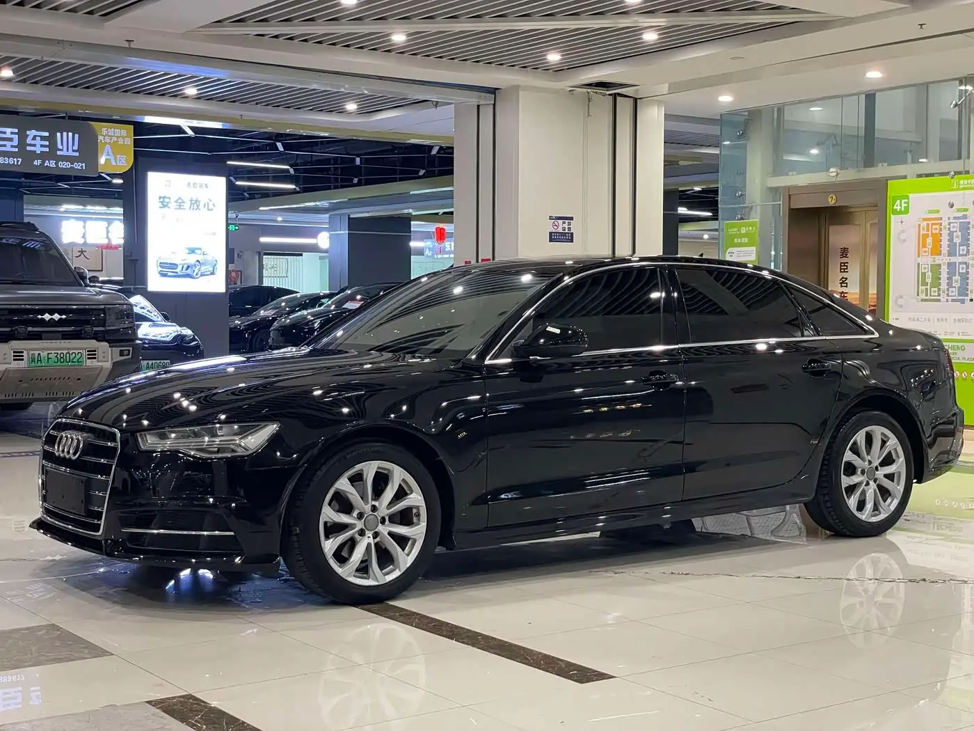 Audi A6L 2019 — Фото 1/17