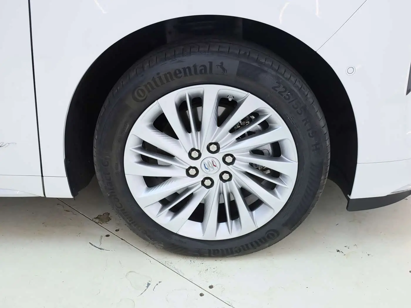 Buick Century 2025 — ფოტო 8/15