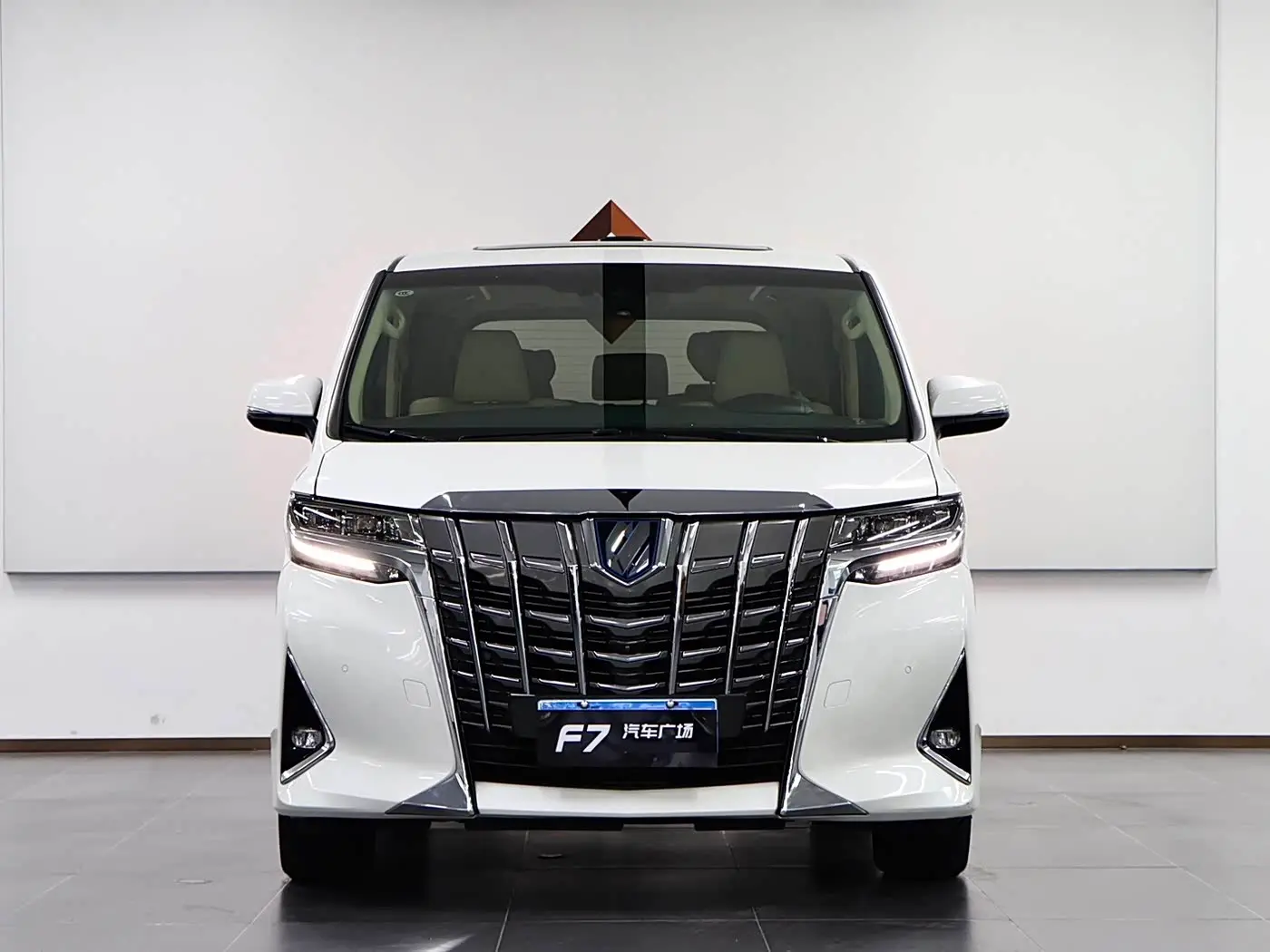 Toyota Alphard 2023 — Photo 2/20
