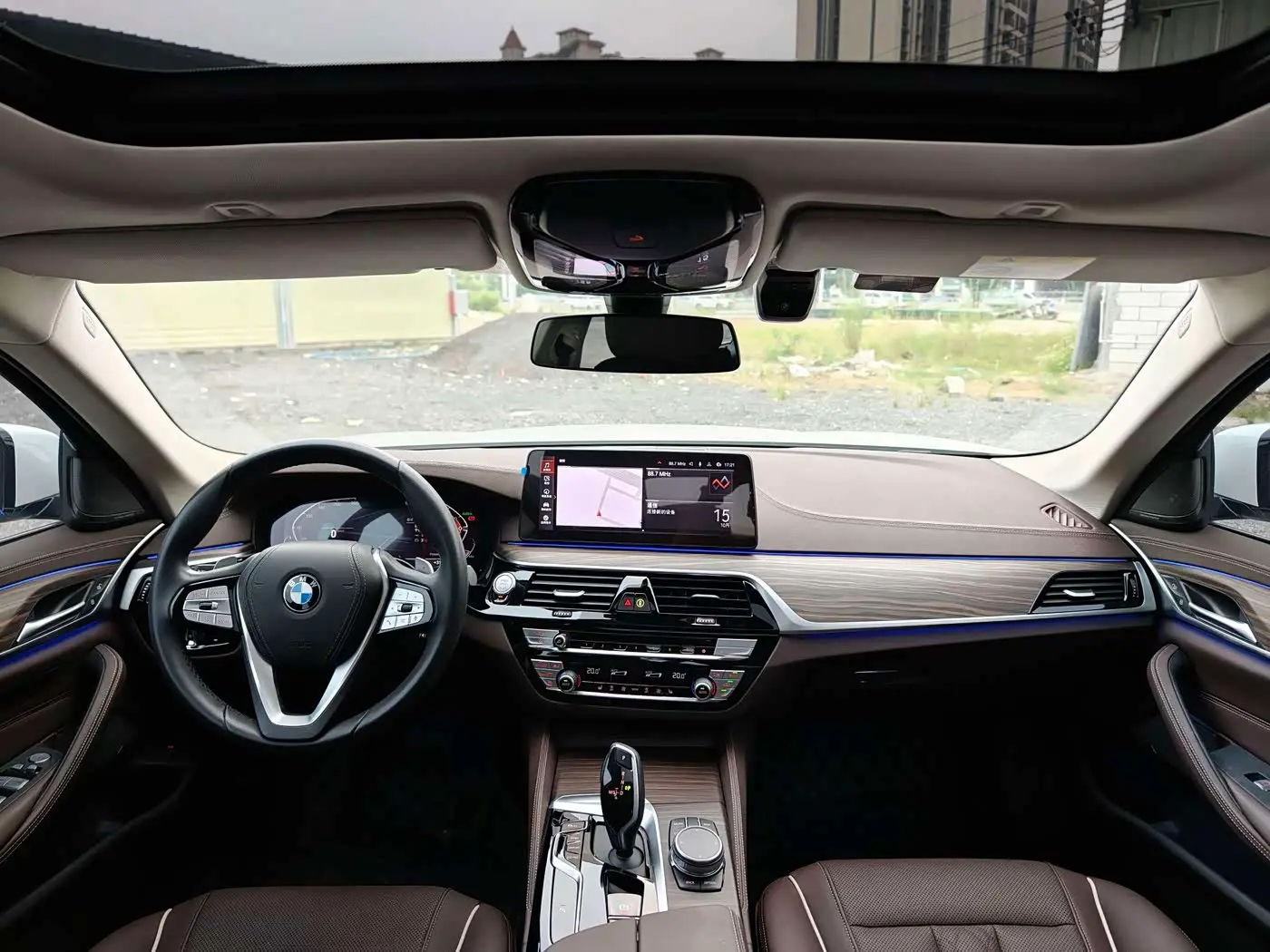 BMW 5 Series 2023 — Photo 7/9