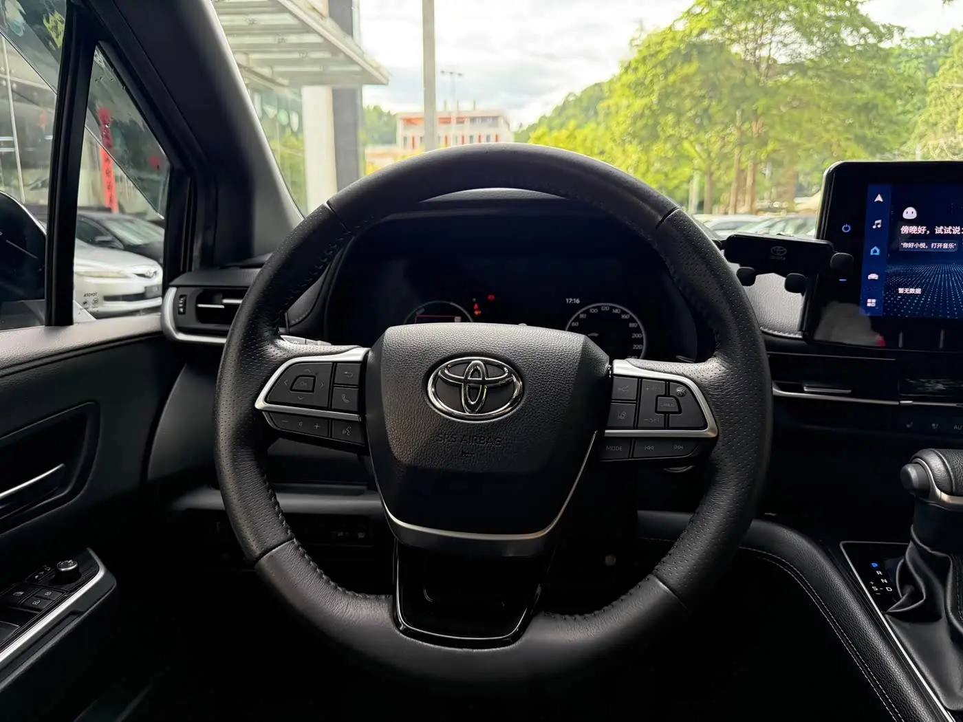 Toyota Sienna 2022 — Photo 16/18