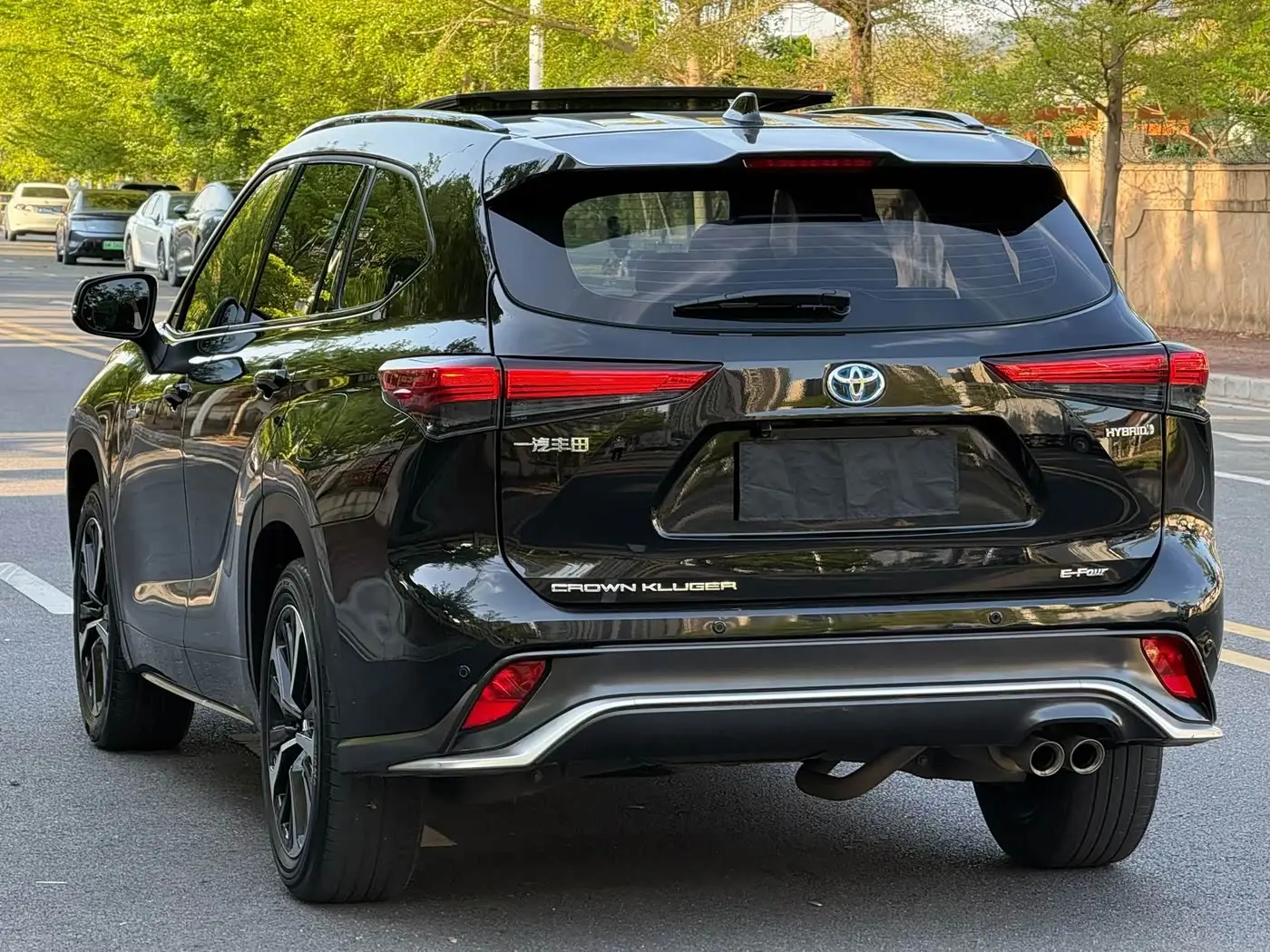 Toyota Crown Kluger 2023 — Photo 8/9