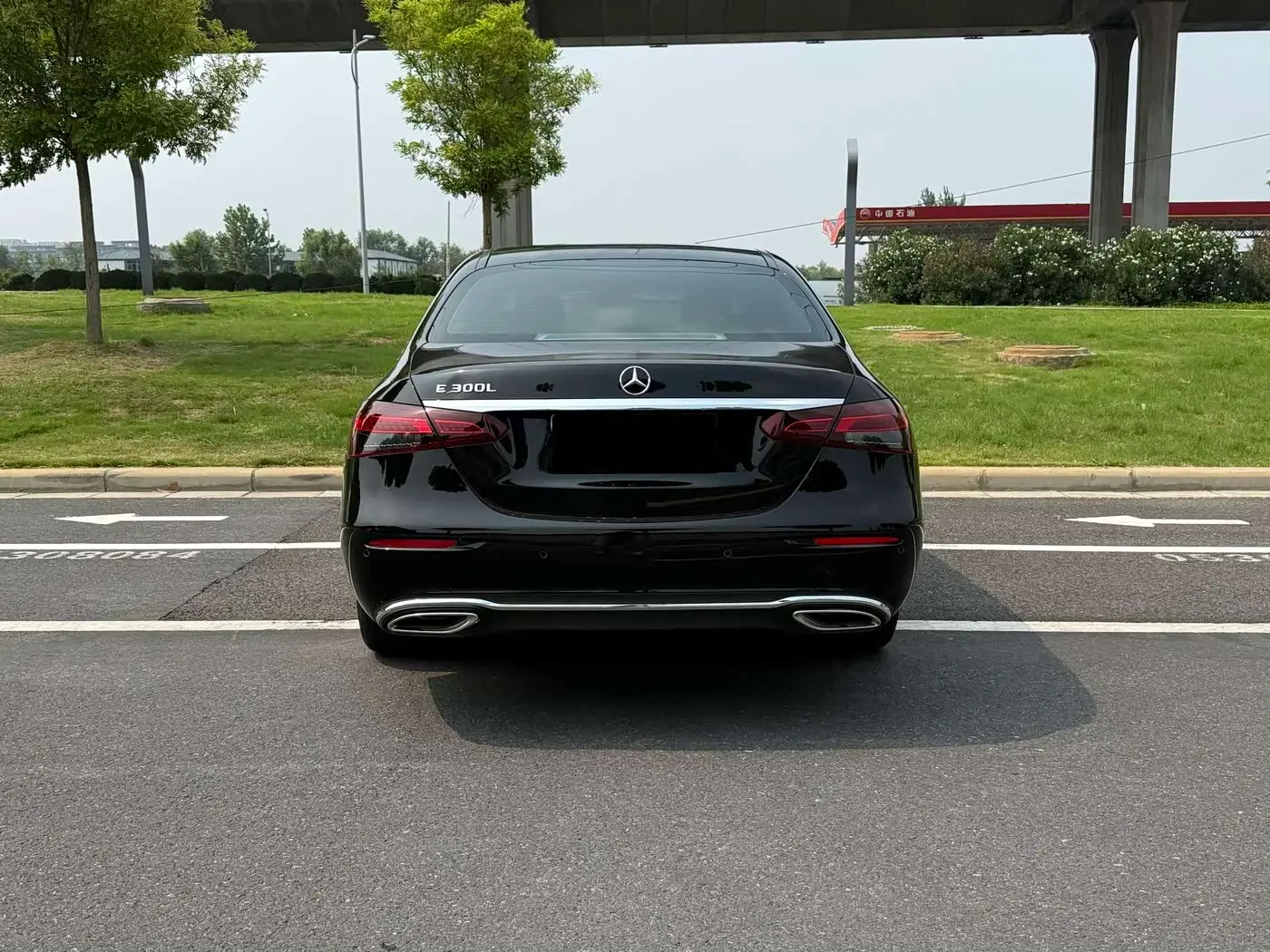 Mercedes-Benz E-Class 2023 — Photo 8/9