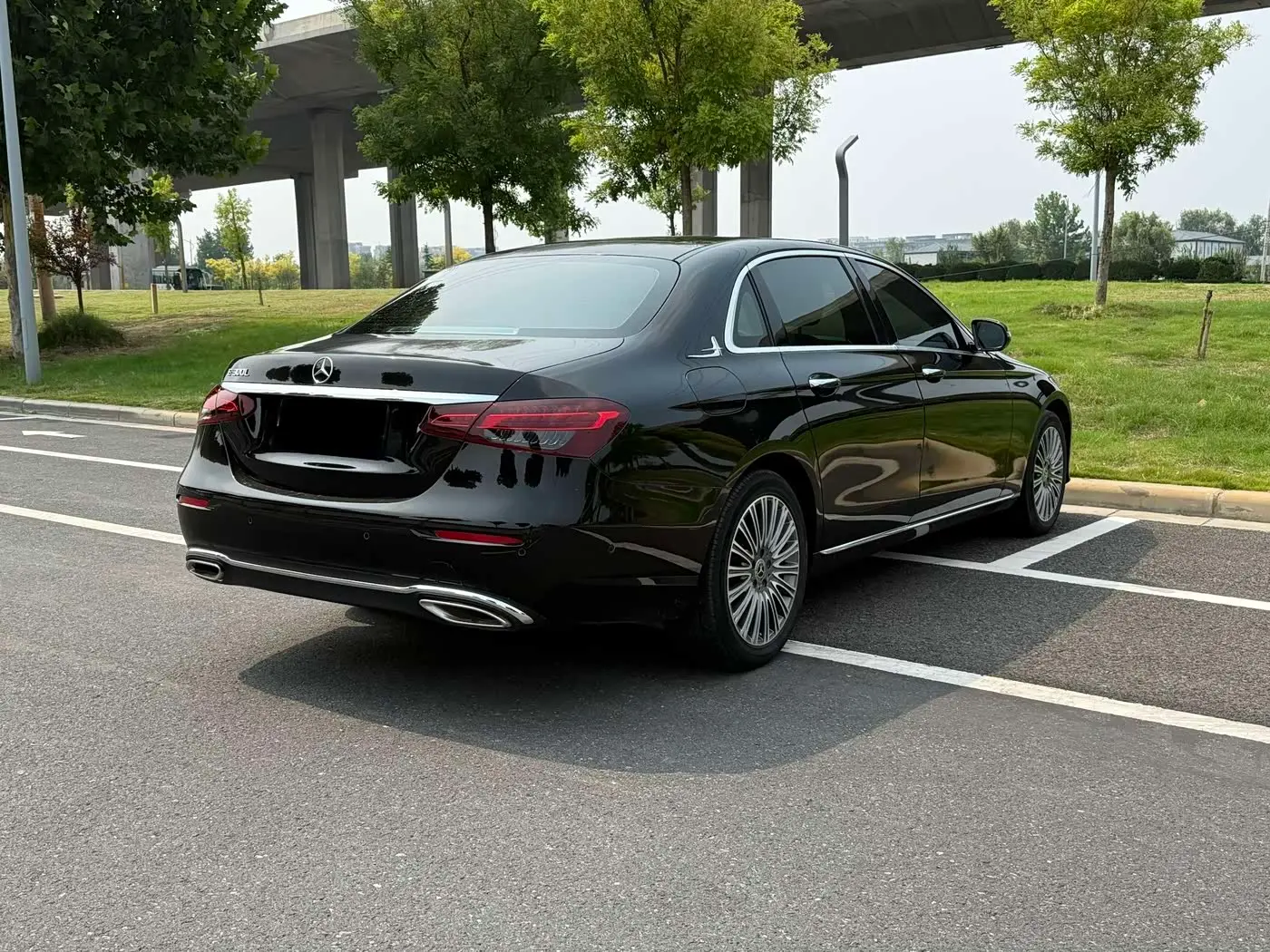 Mercedes-Benz E-Class 2023 — Photo 9/9