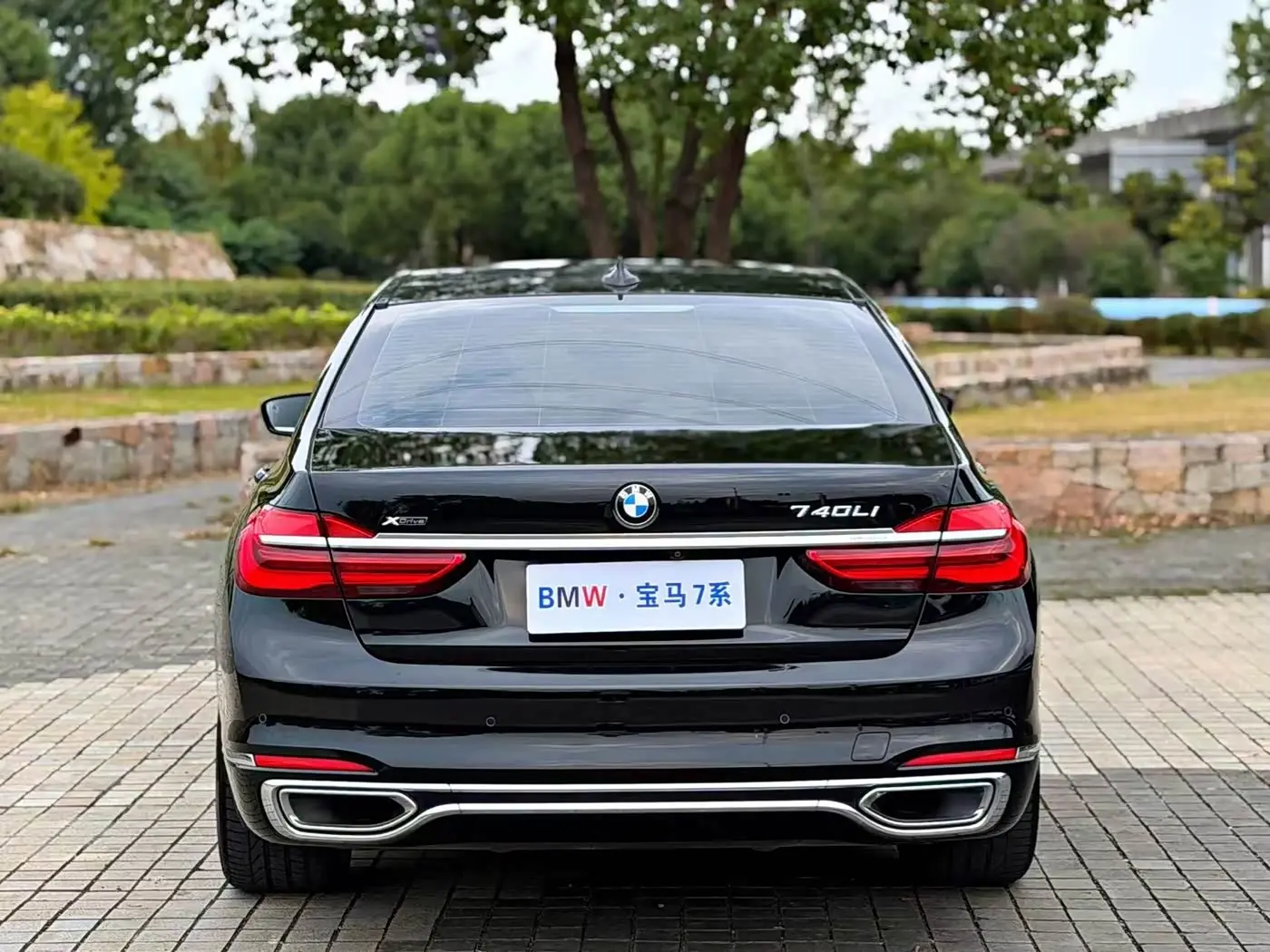 BMW 7 Series 2017 — ფოტო 14/15