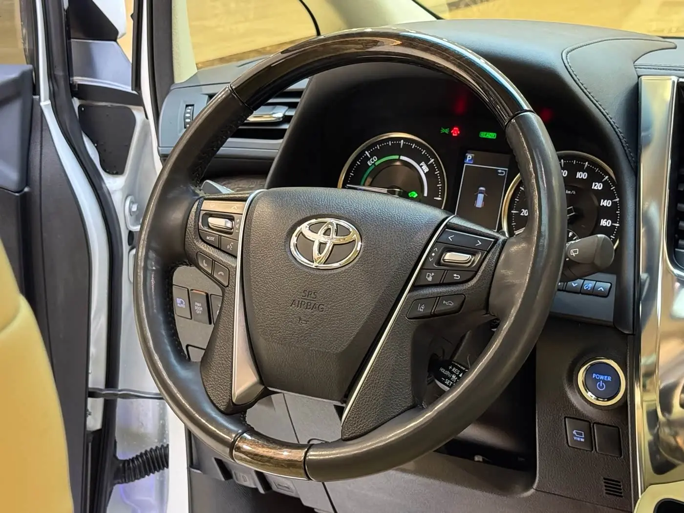 Toyota Vellfire 2023 — Photo 19/20