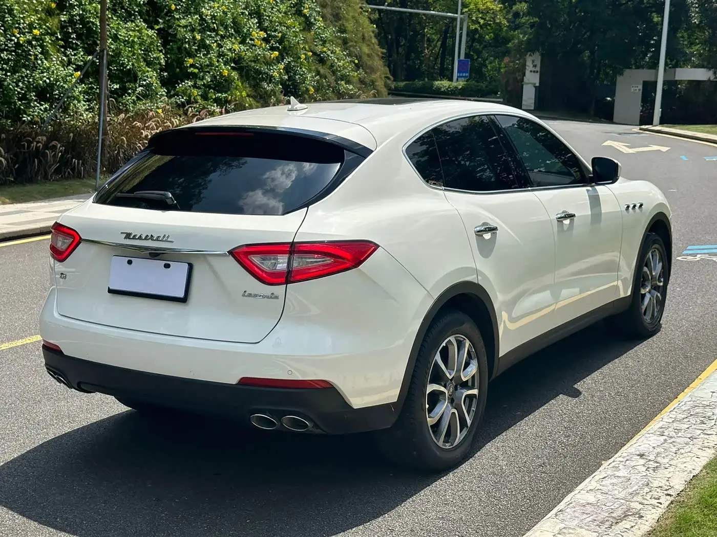 Maserati Levante 2021 — Фото 4/20